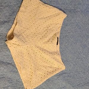 Size 14 banana republic cream eyelet shorts